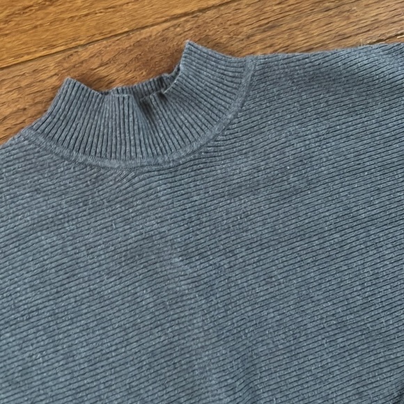 Forever 21 Gray Ribbed Sweater Size Small - Picture 4 of 8